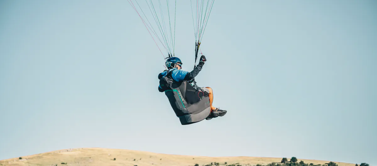 Quelle sellette pour débuter le parapente : Le guide complet pour bien choisir Quelle sellette pour commencer le parapente ?